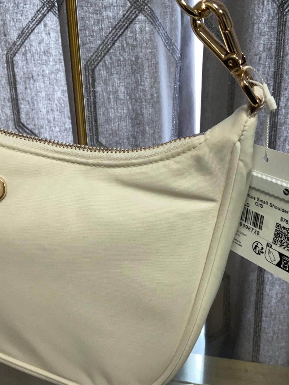 Lululemon City Essentials Small Shoulder Bag 3L in Light Ivory/Gold - Picture 6 of 7